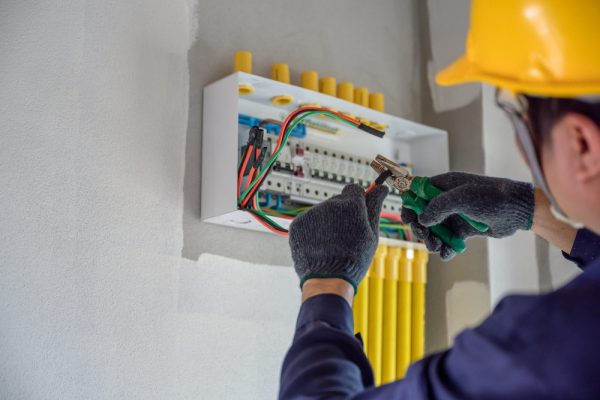 An,Electrician,Or,An,Electrical,Engineer,Install,And,Test,Outlets